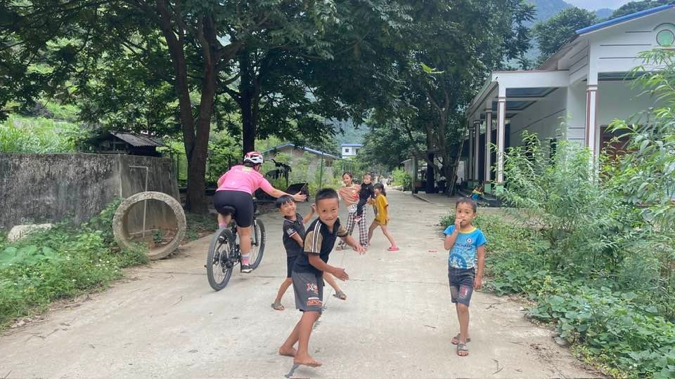 Hanoi Mai Chau Pu Luong E-bike Tour 3 Days